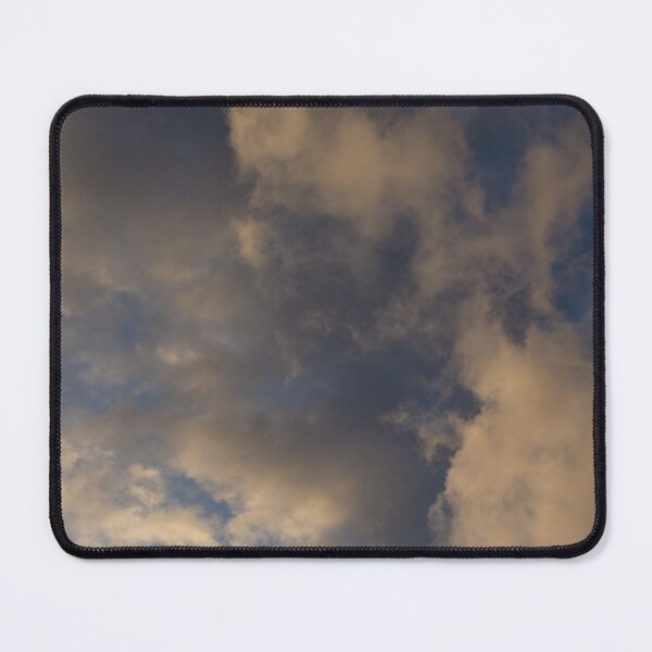 Artikelvorschau, Cloudy sky at dusk  entworfen und verkauft von RumRagephotos.