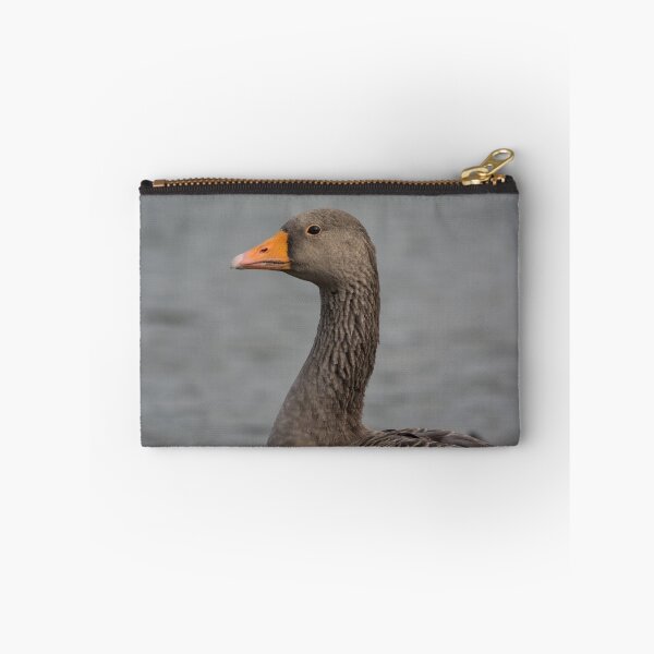 Artikelvorschau, Greylag Goose close up entworfen und verkauft von RumRagephotos.