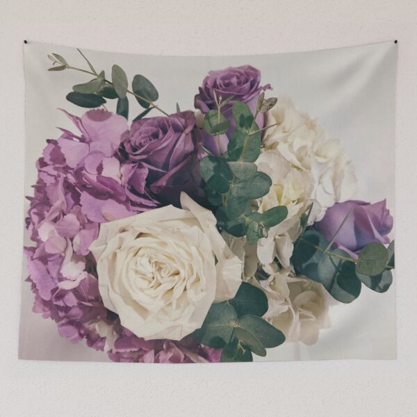 Artikelvorschau, Lila und weiße Rosen mit Hortensienbouquet entworfen und verkauft von Views4Days.