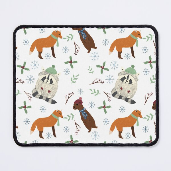 Aperçu de l'œuvre Tapis de souris créatures des bois d'hiver créée et vendue par artbymjohnston.