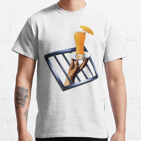 Main tenant le jus d'orange T-shirt classique