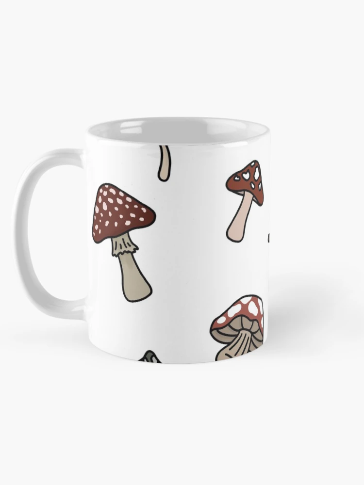 Aperçu 5 sur 6. Mug à café avec l'œuvre Champignons créée et vendue par Reeseworks.