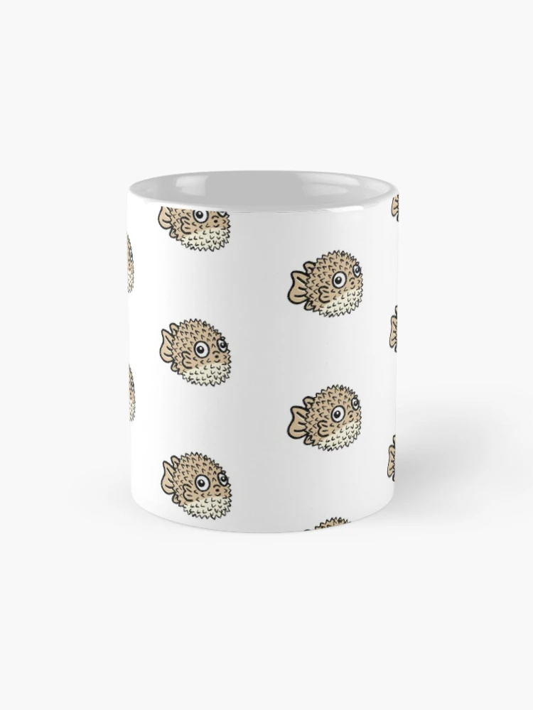 Aperçu 4 sur 6. Mug à café avec l'œuvre Pufferfish créée et vendue par Reeseworks.