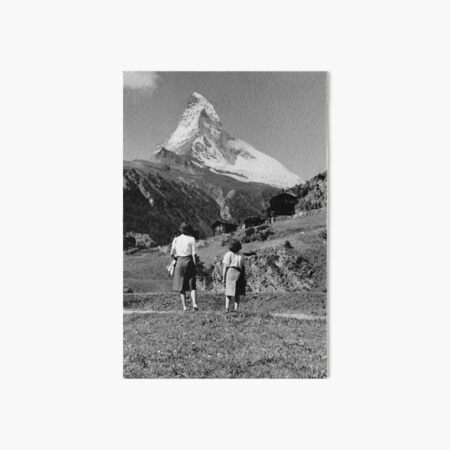 Zwei Frauen die zum Matterhorn blicken Galeriedruck