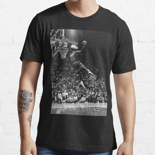 Unisex Stadium Essentials Jayson Tatum Black Boston Celtics Player Skyline T-Shirt Size: Extra Large