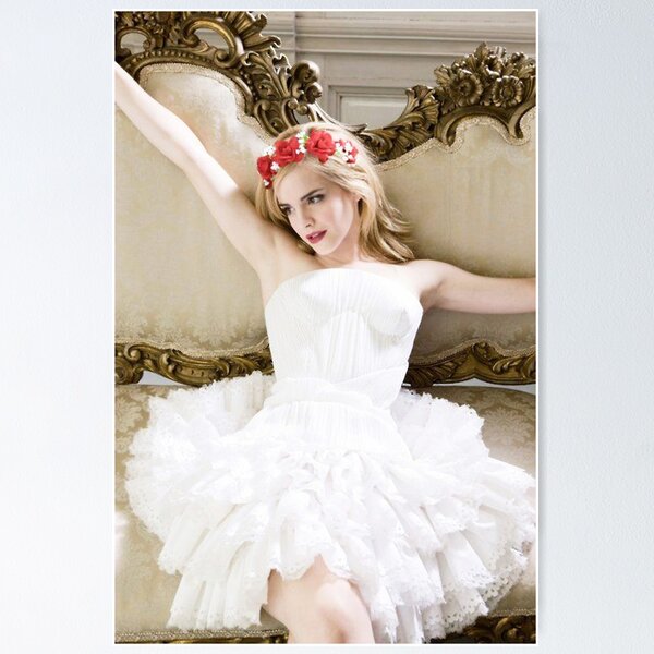 Artikel-Vorschau von Emma Watson in einem Tutu und einer Blumenkrone, designt und verkauft von laciegia82.