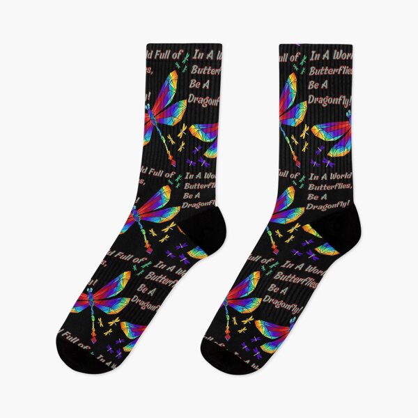 Artikelvorschau, In einer Welt voller Schmetterlinge, sei eine Libelle, Buntes Libellen-Design entworfen und verkauft von Constant Readers.
