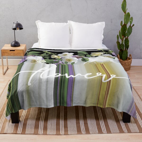 Artikelvorschau, White Blossom Flower With Lilac entworfen und verkauft von Typography & Streetwear.