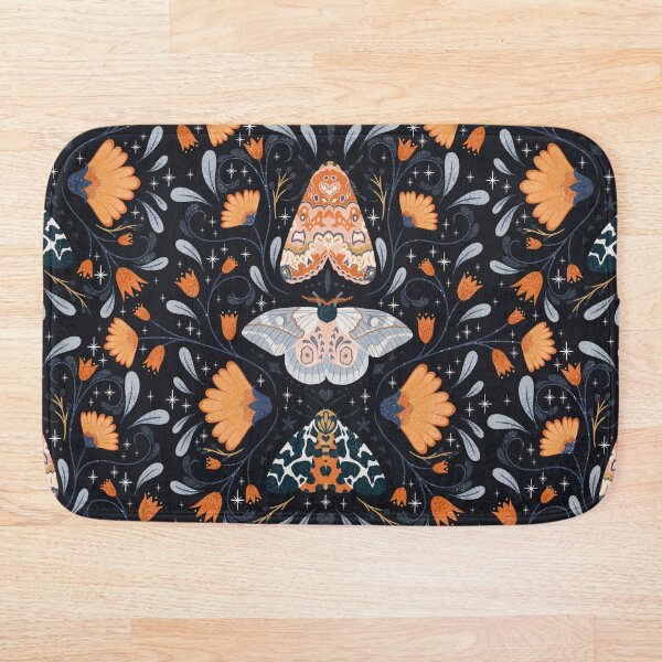 Aperçu de l'œuvre Floral Moths | Black créée et vendue par RebeccaFlaherty.