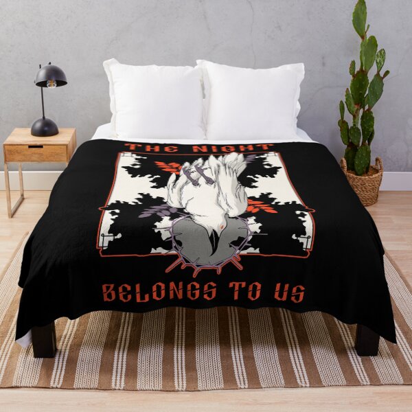 Aperçu de l'œuvre La nuit nous appartient ! Corbeau mort, cadeau occulte de la couronne d’épines, T-shirt gothique 3 sur 4 créée et vendue par Proverbial Wisdom Design.