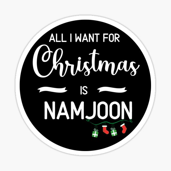 Artikel-Vorschau von Alles was ich zu Weihnachten will ist Namjoon| Weißer fetter Text auf Schwarz, designt und verkauft von Daebakshop.
