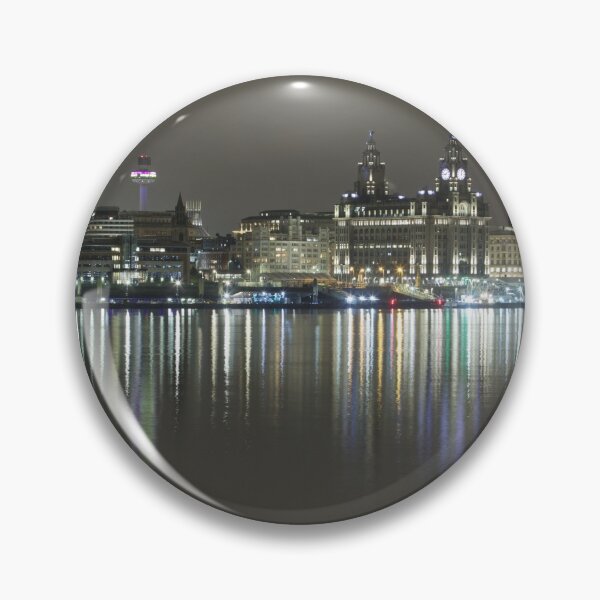 Artikelvorschau, Nachtlandschaft am Wasser in Liverpool entworfen und verkauft von David Chennell.