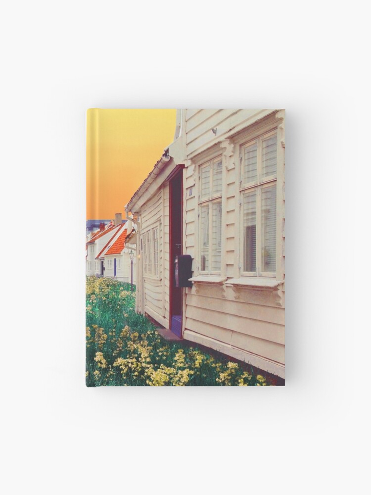 House on flat land, dreamcore aesthetic