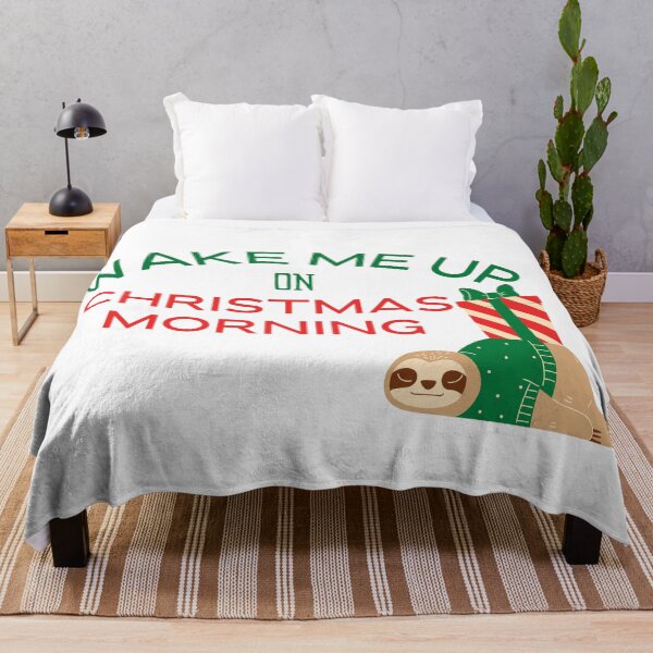Artikelvorschau, Weck mich am Weihnachtsmorgen auf. Lustige trendige Weihnachtsgeschenkaufkleber und -hemden entworfen und verkauft von BoomDesignsUS.