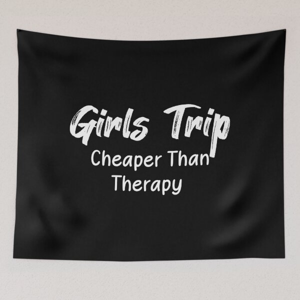 Aperçu de l'œuvre Funny Girls Trip moins cher qu'une soirée de thérapie de vin pour les femmes_un cadeau pour les petits amis qui aiment les voyages avec créée et vendue par ANAS HO.