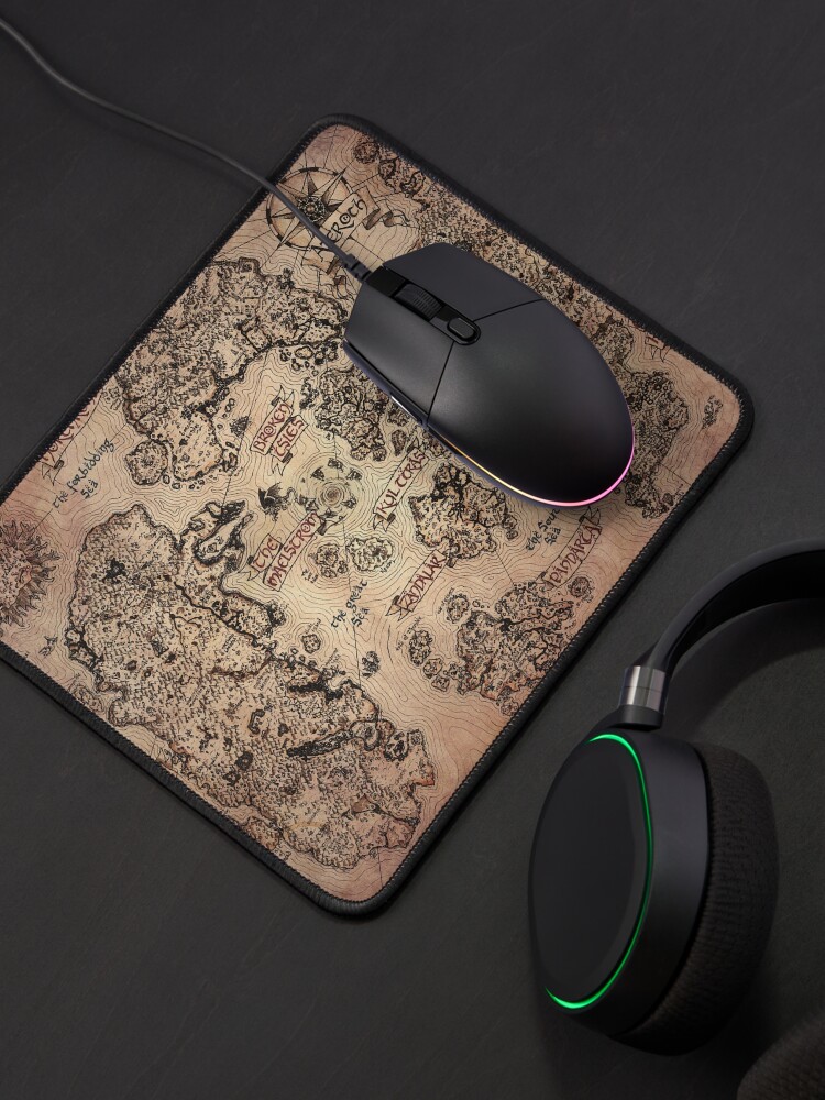 Aperçu 4 sur 5. Tapis de souris avec l'œuvre Carte vintage d'Azeroth de World of Warcraft créée et vendue par IAmNotAPorkChop.