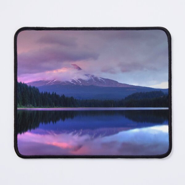Artikelvorschau, Trillium Lake At Dusk entworfen und verkauft von Jennifer Hulbert-Hortman.