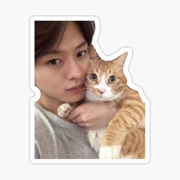 Lee know with his cat