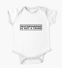 Skateboarding ist nicht strafbar Baby Body Kurzarm
