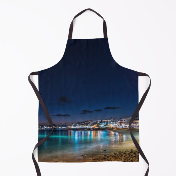 Aperçu de l'œuvre Playa Blanca seafront at night, Lanzarote créée et vendue par iCimages.net.