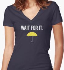 Warte darauf. Shirt mit V-Ausschnitt