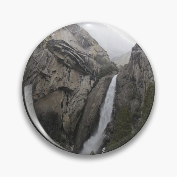 Artikelvorschau, Wasserfall im Nebel entworfen und verkauft von happynaturalist.