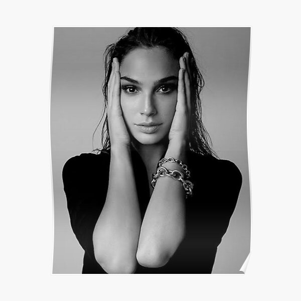"Red Notice World Greatest Art Thief Gal Gadot (Black&white