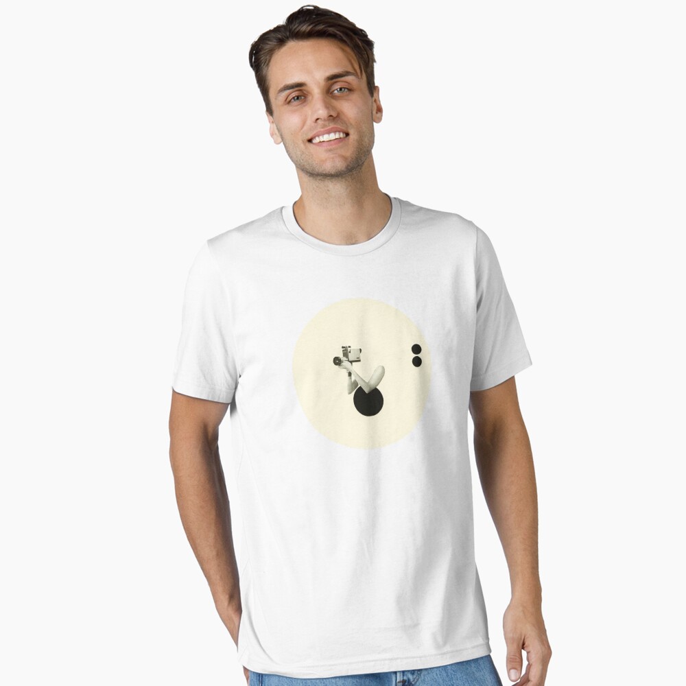 Aperçu de l'œuvre T-shirt essentiel créée et vendue par Cassia.