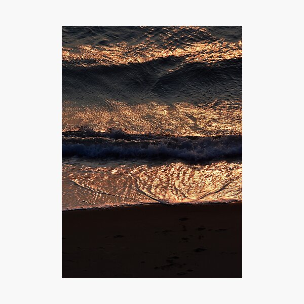 Aperçu de l'œuvre Vagues dorées au coucher de soleil photographyLWD créée et vendue par photographyLWD.