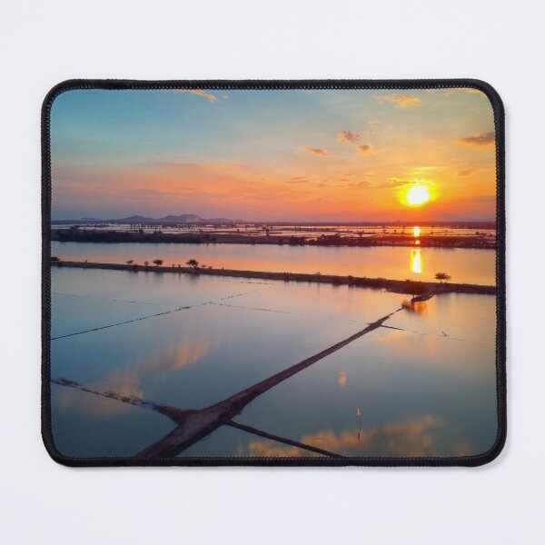 Artikelvorschau, Luftbild Sonnenuntergang von Reisfeldern in Thailand. entworfen und verkauft von Huskyyy Designs.