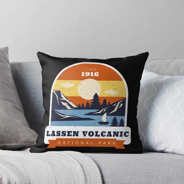 Artikelvorschau, Lassen Volcanic National Park 1916 Abzeichen drucken entworfen und verkauft von Parag's Travel Shop.