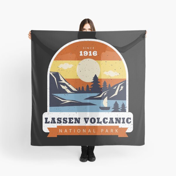 Artikelvorschau, Lassen Volcanic National Park 1916 Abzeichen drucken entworfen und verkauft von Parag's Travel Shop.