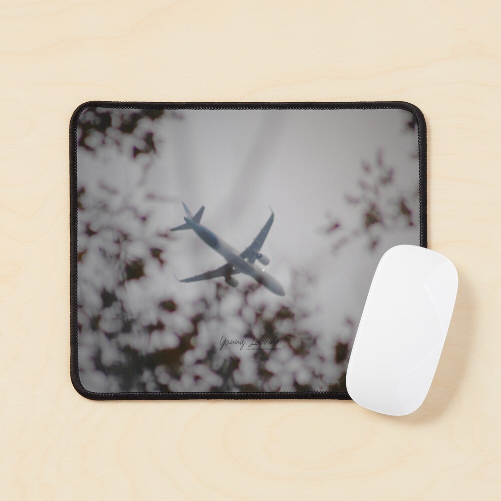 VOLAR BY YANNIS LOBAINA Mouse Pad
