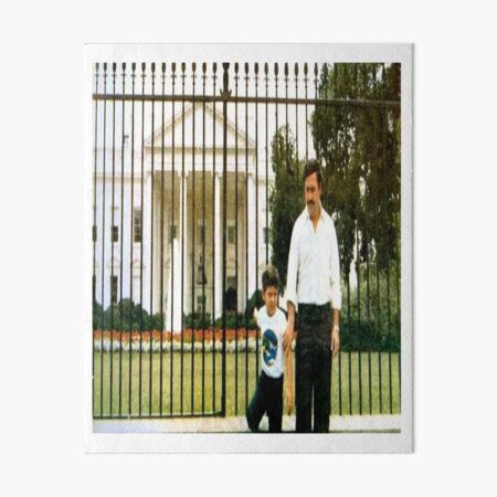 Pablo Escobar taking this picture with his son in front of the White House  while being one of the most searched men on the planet  9GAG