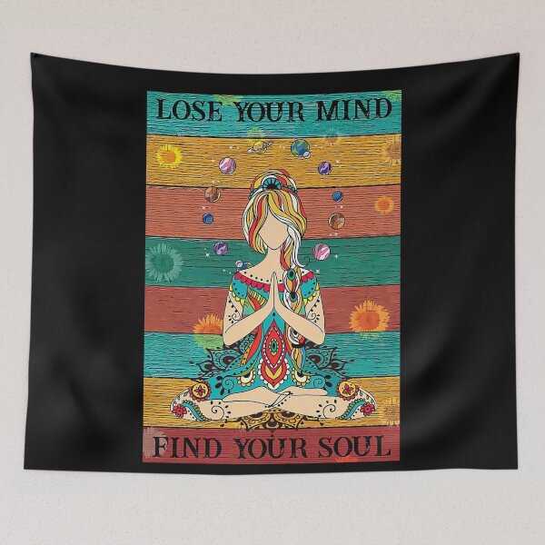 Artikelvorschau, Verliere deinen Verstand Finde deine Seele - Girl Yoga Namaste - Paisley Meditierende Göttin im Lotus entworfen und verkauft von SockaArt1.
