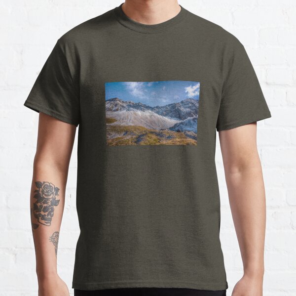 Beginn der Schneesaison - Oktober in Arosa, Schweiz Classic T-Shirt