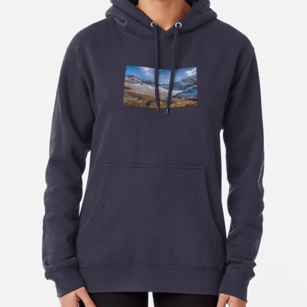 Beginn der Schneesaison - Oktober in Arosa, Schweiz Hoodie