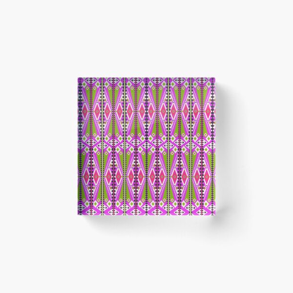 Artikelvorschau, Pink and Green Tribal Geometry entworfen und verkauft von Carolina Diaz.