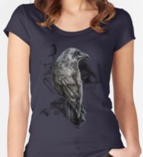 Camiseta entallada de cuello redondo cuervo gótico pájaro realismo dibujo boceto tatuaje