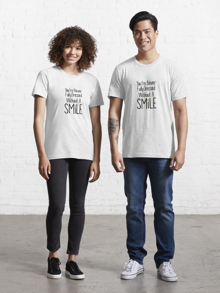 Camiseta «Nunca estás completamente vestido sin una sonrisa» de  ThePepperPants | Redbubble