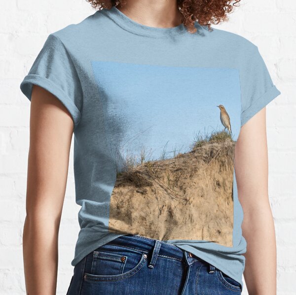 Northern wheatear on top of a dune Classic T-Shirt