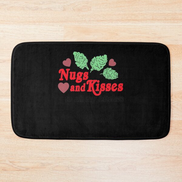 Aperçu de l'œuvre Nugs et bisous à toutes mes chiennes T-shirt drôle créée et vendue par OsborneKlein.