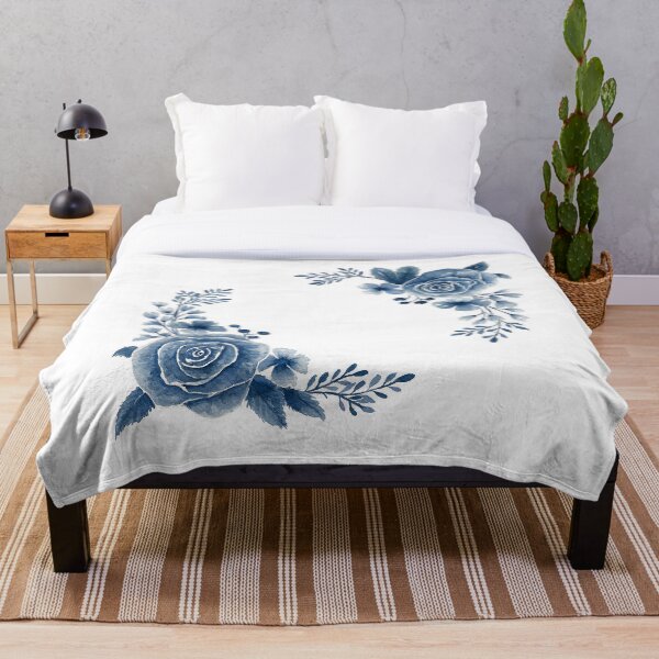 Aperçu de l'œuvre Couronne de fleurs aquarelle bleue avec des roses créée et vendue par sandysign.