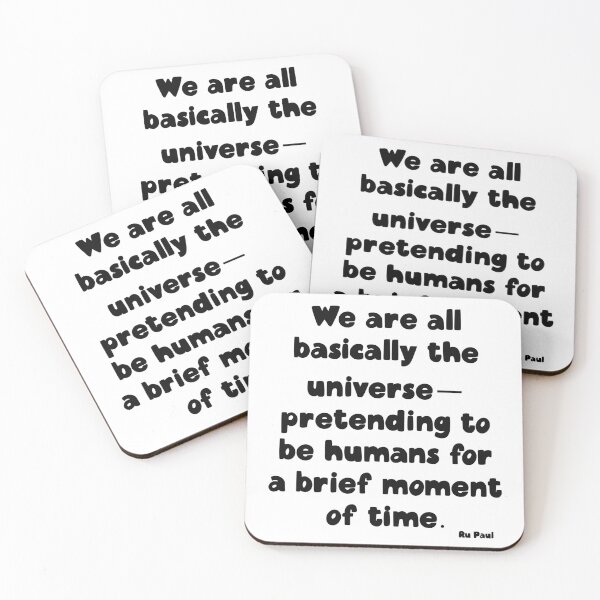 Artikelvorschau, Wir sind im Grunde alle das Universum - Ru Paul Zitat in Schwarz entworfen und verkauft von EmmiLooArt.
