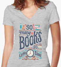 Camiseta entallada de cuello en V Muchos libros, poco tiempo