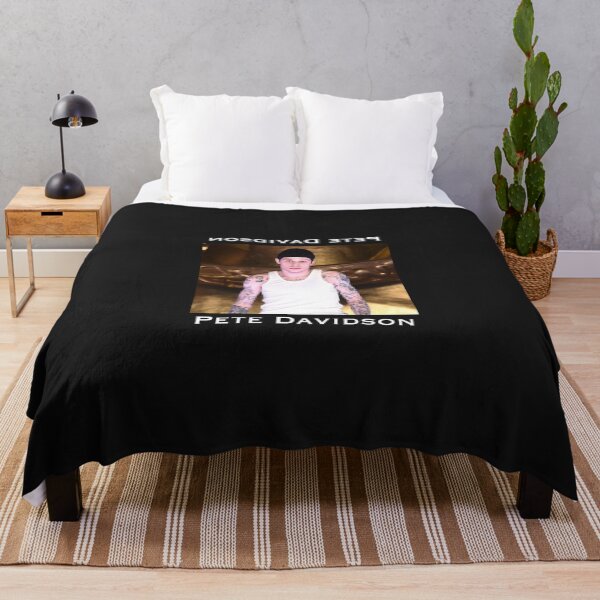 Artikelvorschau, Pete Davidson shirt, Pete Davidson shirts, Pete Davidson fan art gear entworfen und verkauft von jhanviollivia.