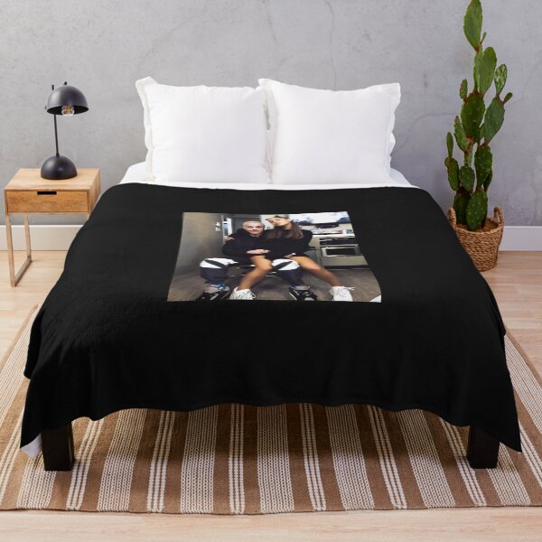 Artikelvorschau, Pete Davidson shirt, Pete Davidson shirts, Pete Davidson fan art & gear, funny Essential entworfen und verkauft von jhanviollivia.