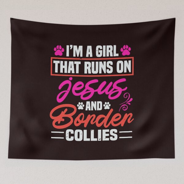 Aperçu de l'œuvre Je suis une fille qui court sur Jésus et les border collies - Funny Dog Tees créée et vendue par StreetShirts1.