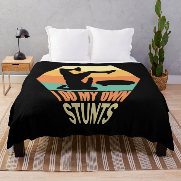 Aperçu de l'œuvre I Do My Own Stunts Funny Skateboard Skate Gift graphique créée et vendue par theodoros20.