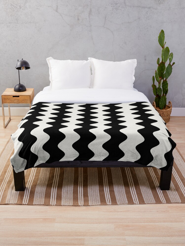 Imagen 1 de 6, Manta con la obra Black and Cream Wavy Vertical Stripe Pattern Pairs Dulux 2022 Popular Colour Cliff Walk - Color Trends, diseñada y vendida por ColorOfTheYears.